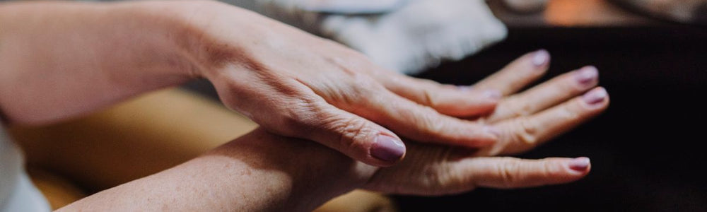 Hand cream guide for dry, aging-looking hands with moisturization and daily sun protection tips.