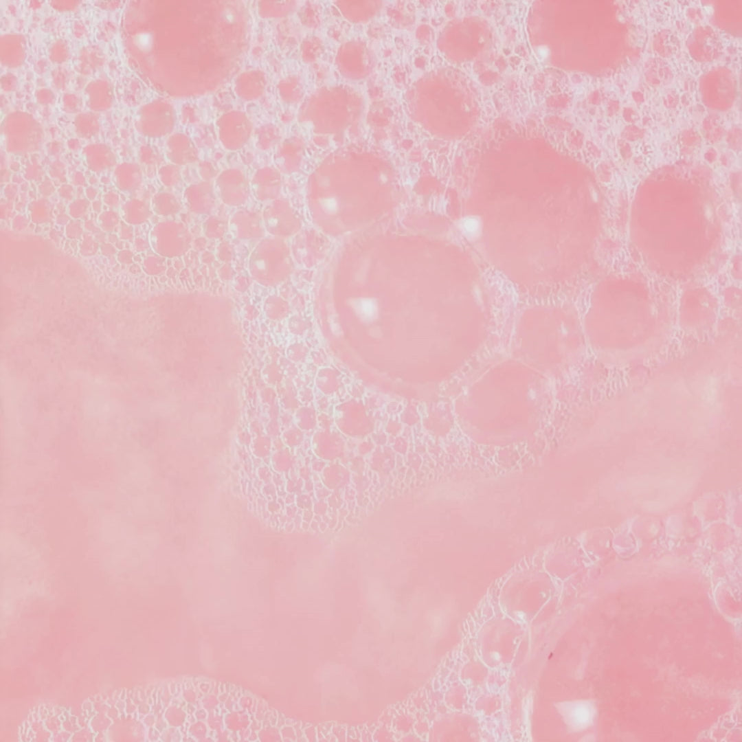 Video showcasing the Cucumber Makep Remover